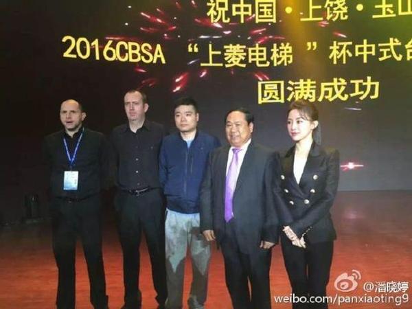 丁俊晖与妻子张元元非常幸福.