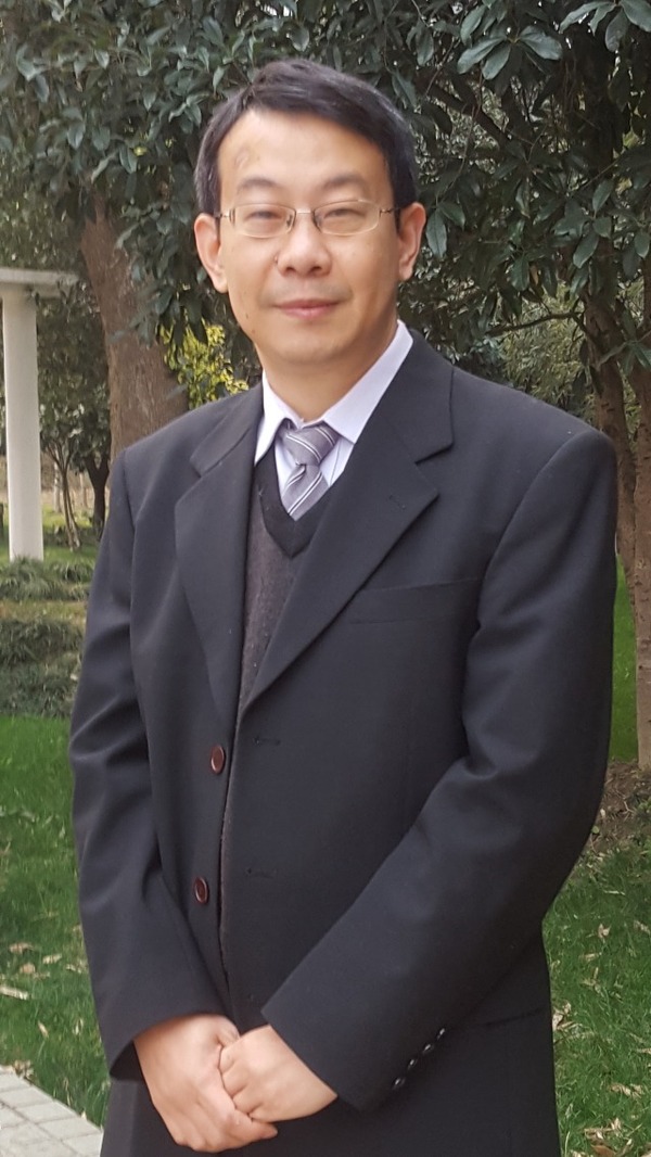 【"凯原十佳"教师专访】"教书育人是一生的工作"——机动学院朱利民