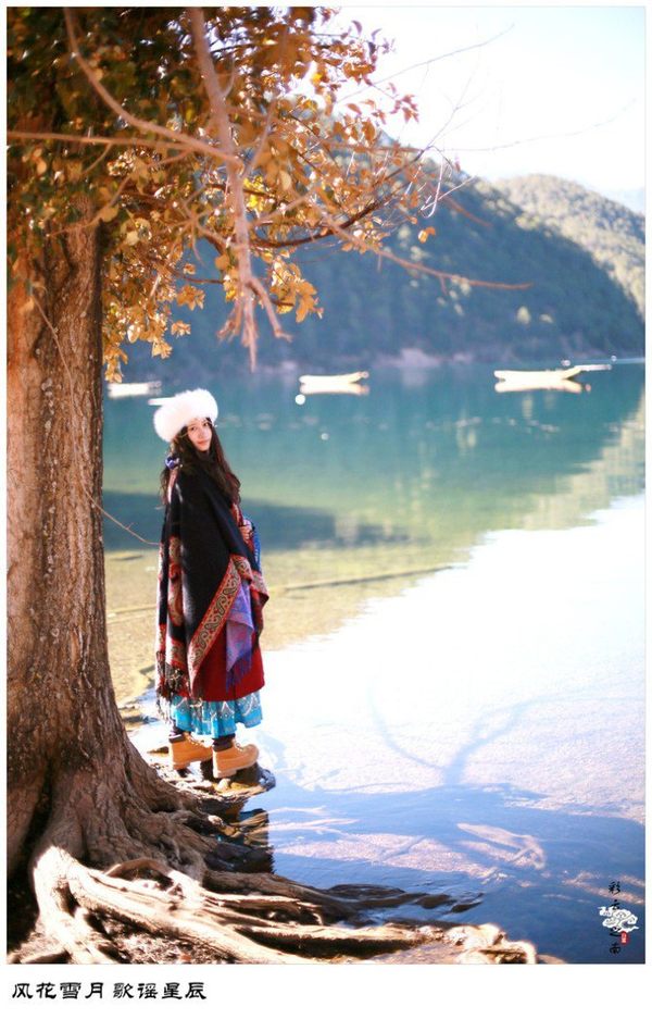 小时候家里订了好多画册,里面画了好多傣族姑娘,他们穿着紧身的长裙