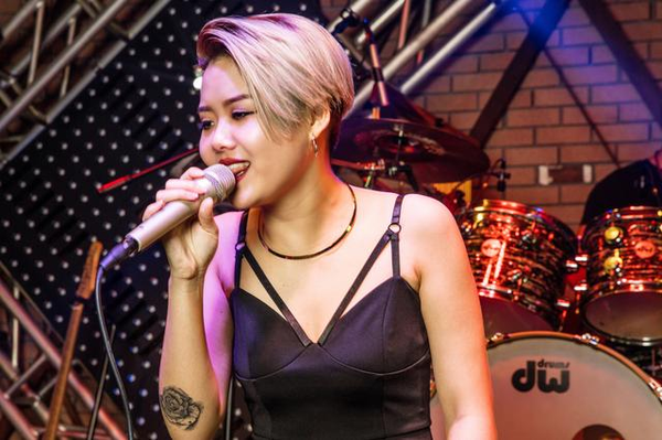 one night a 新声代歌手郭婷婷个人演唱会即将