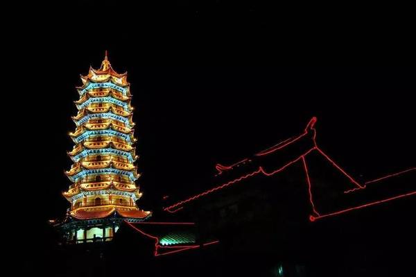 楚雄福塔夜景▼