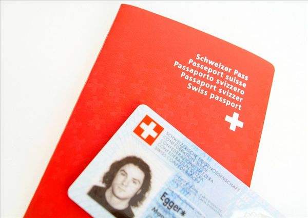 瑞士护照样本图解图片