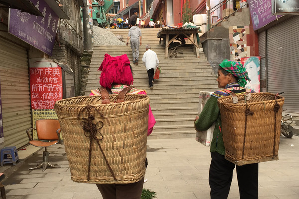 勐拉温泉距县城49公里,位于西隆山自然保护区东北坡勐拉乡普洱河畔.