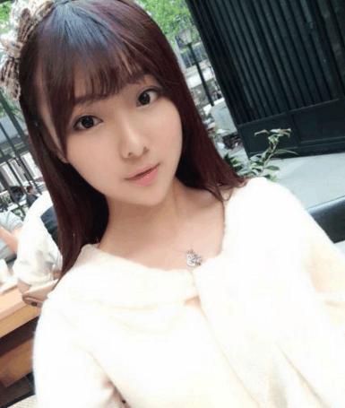 蒋劲夫恋爱?约会邱欣怡,秀肌肉甜蜜热聊逛街