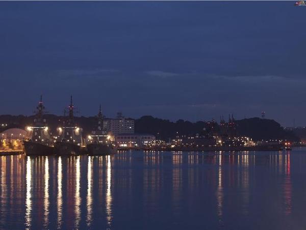 美国第七舰队据点 日本横须贺军港夜景照片曝光 战舰一览无余 历史频道 手机搜狐