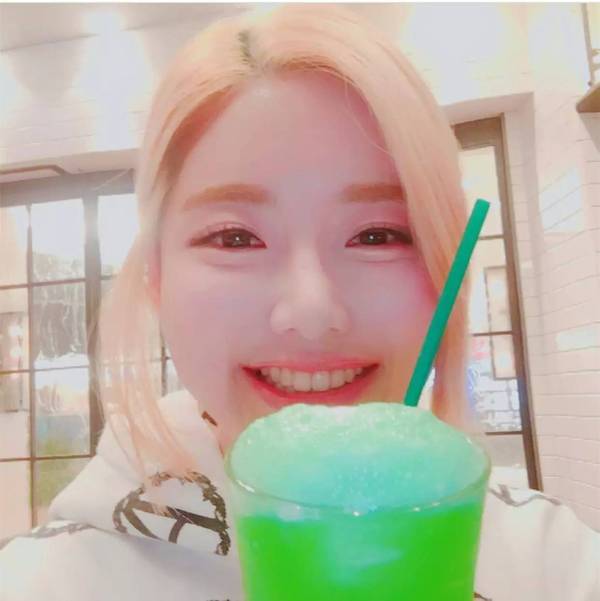 从此前的照片不难看出,soda有着亚洲女生标志性的可爱面庞,而到了最近