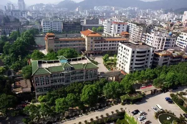 遵义四中,百年老校文化厚重,新校区更是颜值爆表