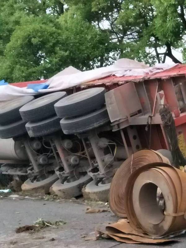 今日上午,丹阳接连发生3起交通事故!太邪门了!