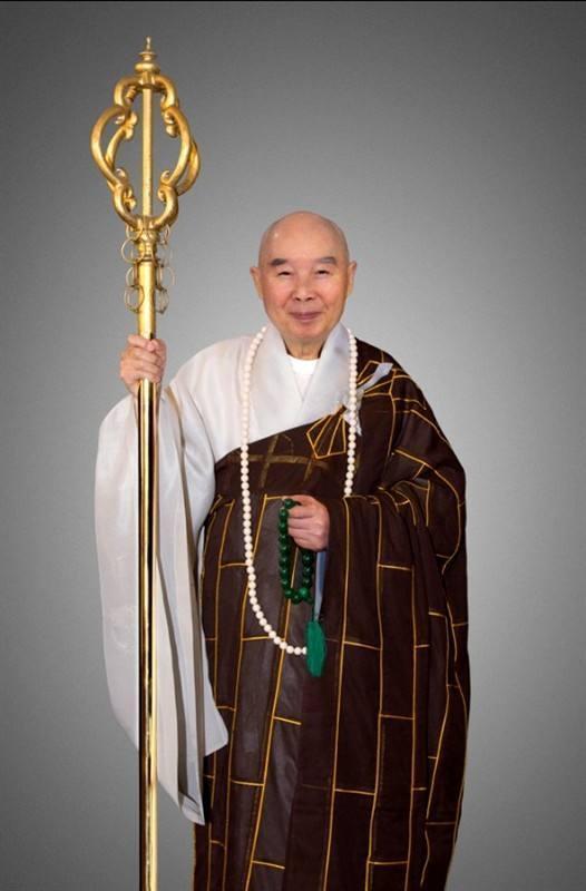 高僧净空法师,生于1927年,1959年于台北市圆山临济寺剃度,法名觉净字