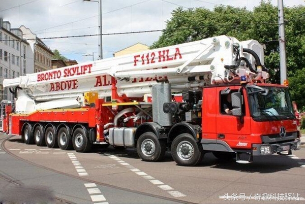 全球最高最先进的消防车 最大工作高度为112米 汽车频道 手机搜狐