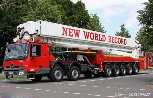 全球最高最先进的消防车 最大工作高度为112米 汽车频道 手机搜狐