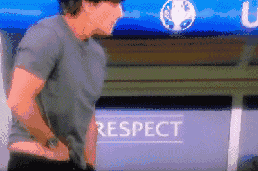 本场比赛,尽管比赛进行了波澜不惊,德国队始终占据主动,但场外的勒夫