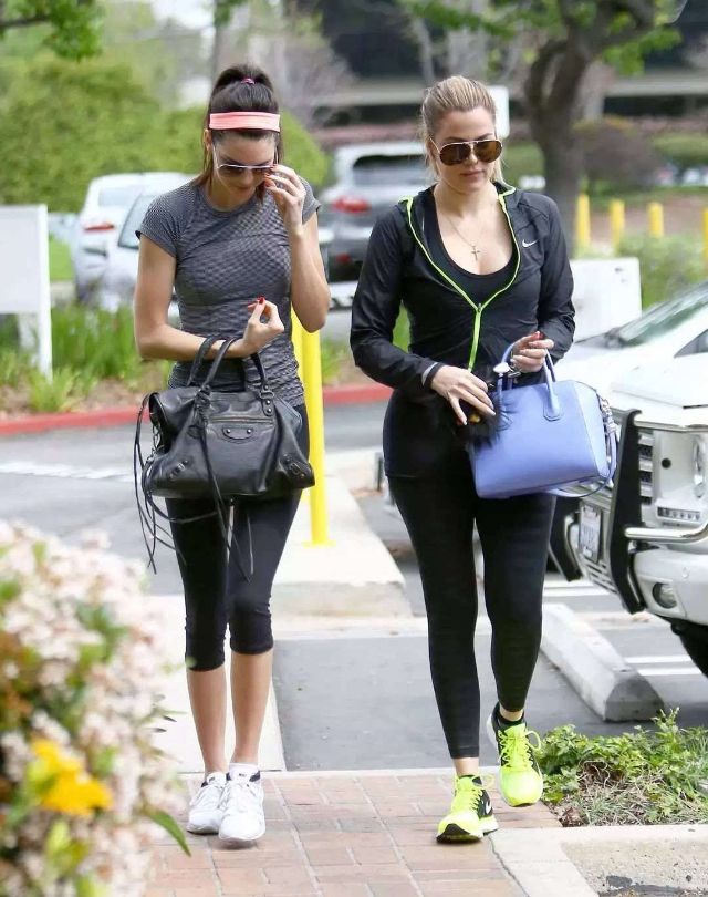 夏季明星们都是背什么包包去健身的?