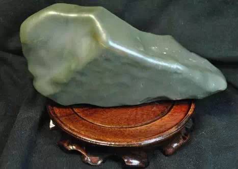 9,艾丁湖戈壁绿泥石