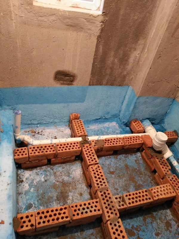 在做好防水的箱底砌红砖,把沉箱分成若干个格子区域,这样做的目的是