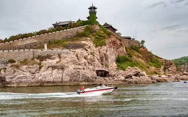 作为扼守渤海海口的天然要塞,长岛是祖国海上的东大门,战略地位十分