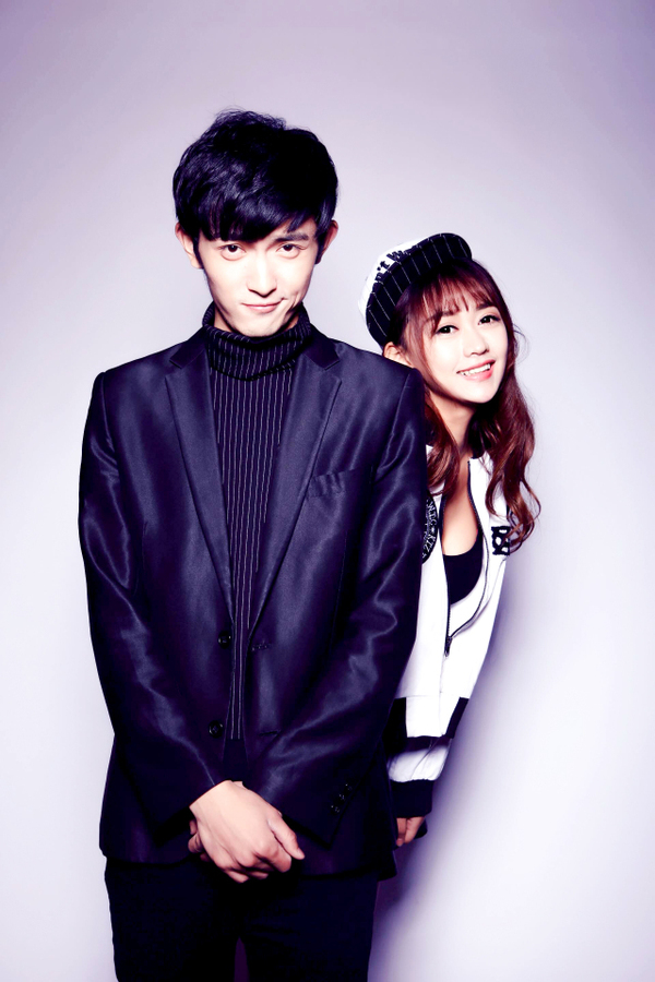 李恒建与张璐瑶合影 网剧《哥们儿》中,他是性格狂野,桀骜不驯的美