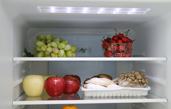 松下nr-c31px3-nl冰箱冷藏室 位于冷藏室顶部的条形led照明灯,亮度高