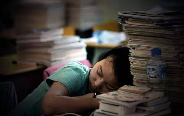 2003年高考数学考完,全国考生哭成一片…