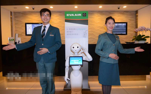 台湾机场全球首次使用智能机器人检查登机证件 科技频道 手机搜狐