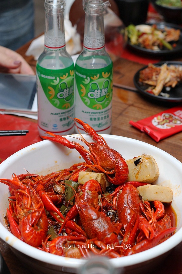 72串 | 脚踩啤酒撸起串,光着膀子吹起牛
