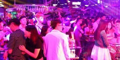 成都兰桂坊美女真多,成都兰桂坊酒吧推荐