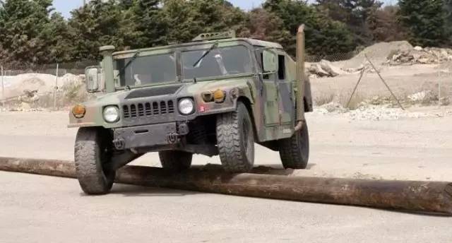 什么 装甲车参加拉力赛 这是未来替代悍马的货 汽车频道 手机搜狐