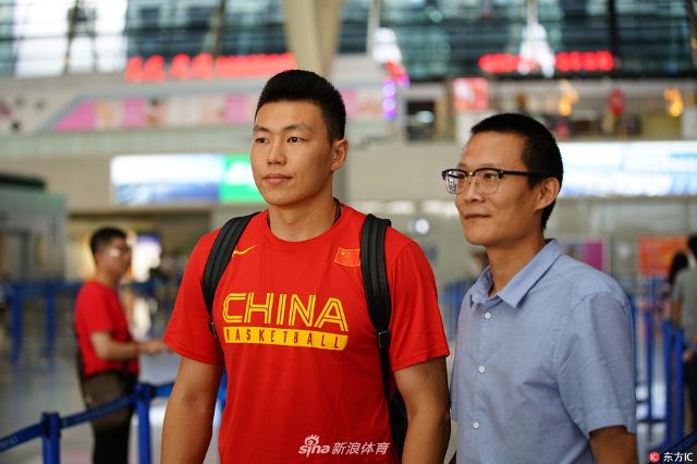 杜峰率领中国男篮蓝队集结出发澳洲准备拉练