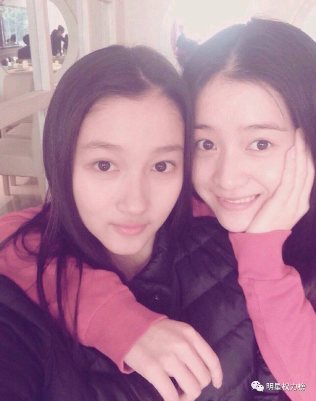 关晓彤和 张雪迎两个好闺蜜的自拍也不错啊,素颜都超美的.