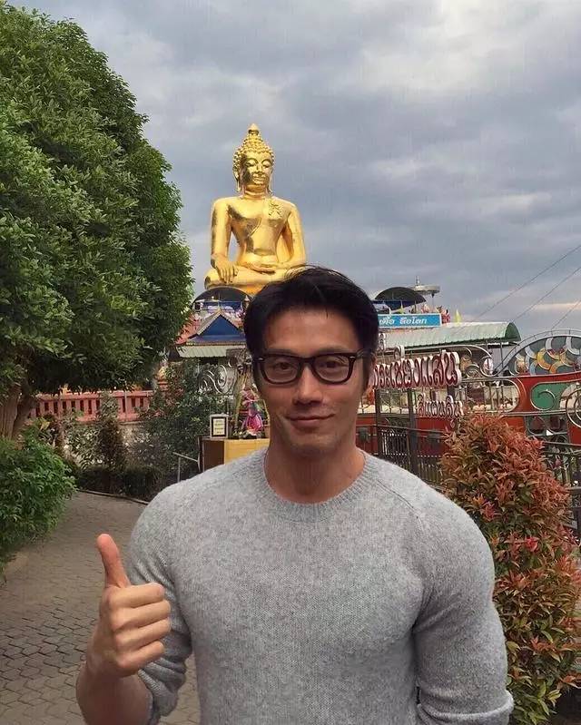 完全不输小鲜肉-体育频道-手机搜狐新加坡的摄影师陈宇飞,你看得出他