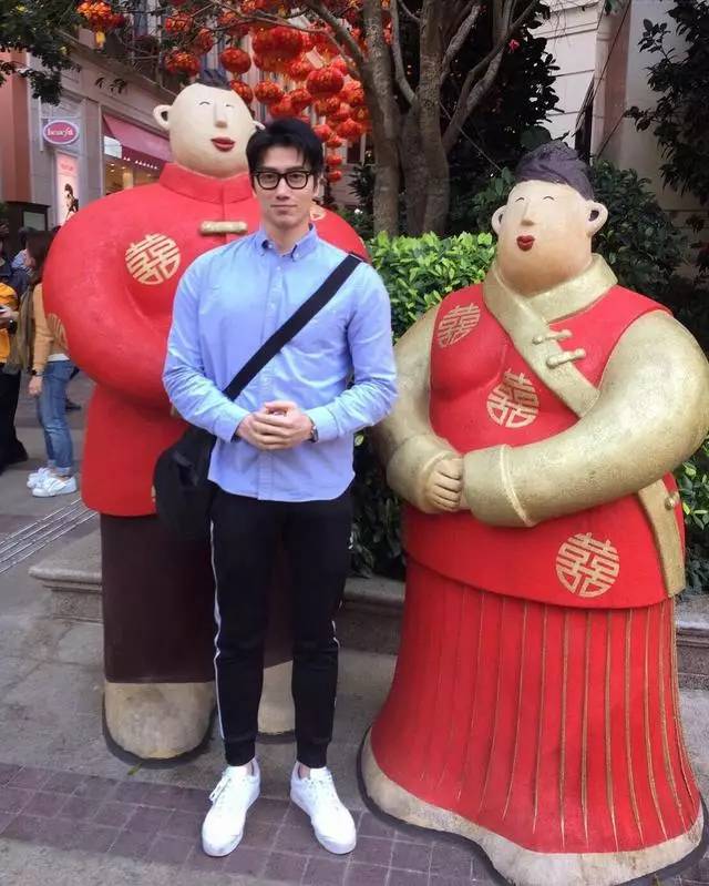 完全不输小鲜肉-体育频道-手机搜狐新加坡的摄影师陈宇飞,你看得出他