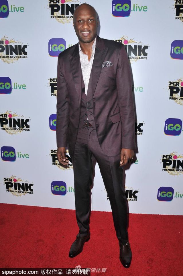 奥多姆西装革履出席活动雅痞范十足-体育频道-手机搜狐当地时间2017年