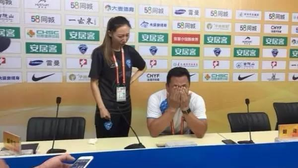 中国足坛再现闹剧,因不满裁判判罚,中甲球队保定容大俱乐
