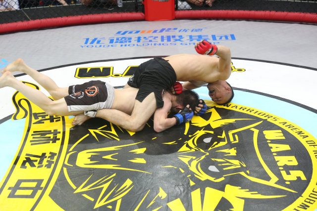 新疆柔道冠军对决日本柔术高手,龙武士迪达尔