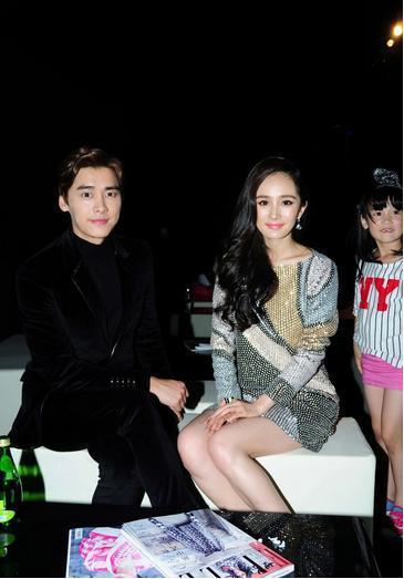 李易峰亲吻迪丽热巴,眼神却瞟向杨幂不简单-新