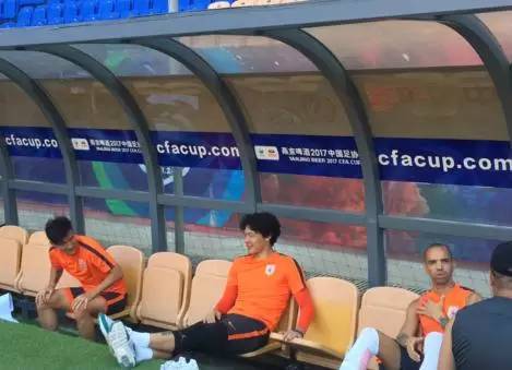 厉害了!中丙球队都有专业足球场了,恒大球迷羡