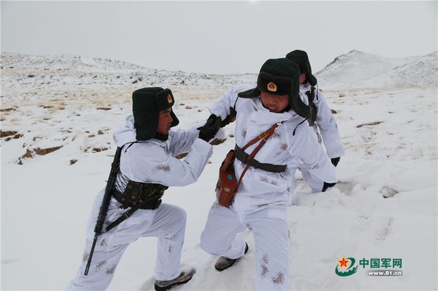 他们趟着深雪翻山戍边 旅游频道 手机搜狐