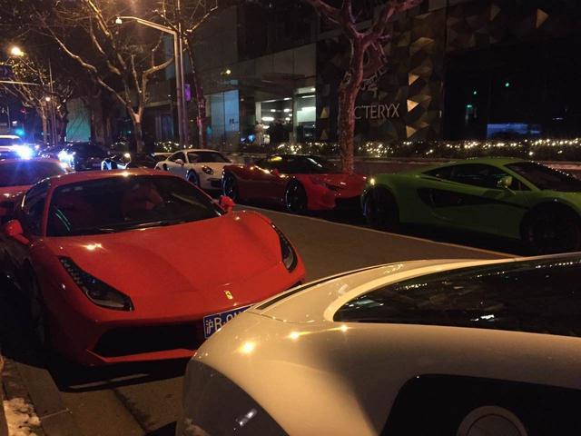 上海顶级夜店门口的车 100万以下的只能排在后面 汽车频道 手机搜狐 上海顶级夜店门口的车 100万以下的只能排在后面 汽车频道 手机搜狐