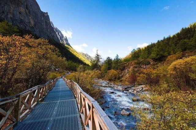 四川稻城亚丁几月去最好,34月去稻城亚丁旅游